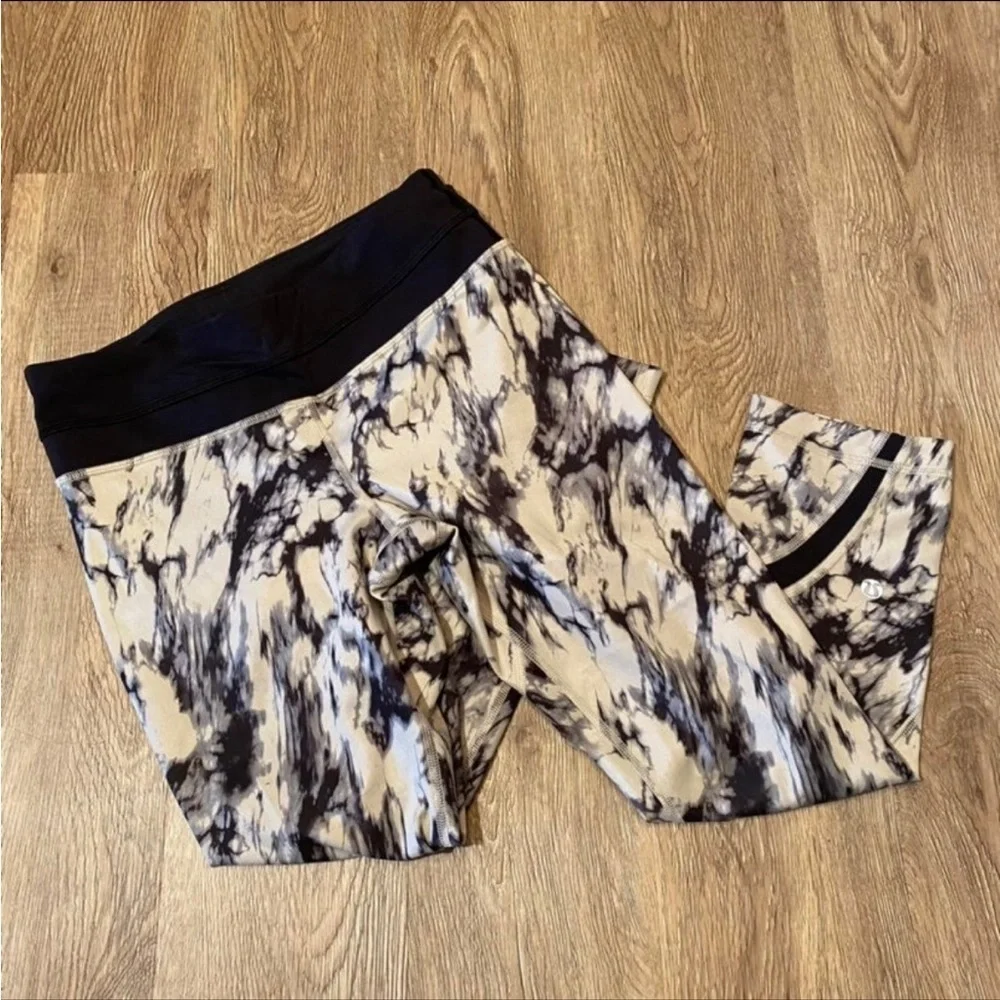 Lululemon crops - Picture 1 of 7
